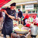 Chef Perancis Masak 700 Paket Makanan Di Pengungsian Longsor Cisarua
