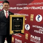 Raja Sapta Oktohari Terima Penghargaan Tertinggi Dari Federasi Judo Internasional