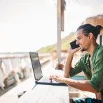 Kehidupan Digital Nomad VS Nomaden Tradisional, Apa Bedanya?