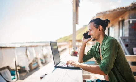 Kehidupan Digital Nomad VS Nomaden Tradisional, Apa Bedanya?
