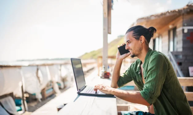 Kehidupan Digital Nomad VS Nomaden Tradisional, Apa Bedanya?
