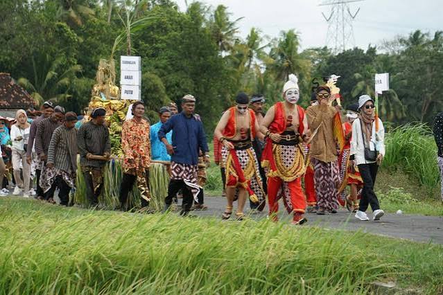 Budaya Lokal: Menjaga Tradisi Tidak Hilang Di Tengah Modernisasi