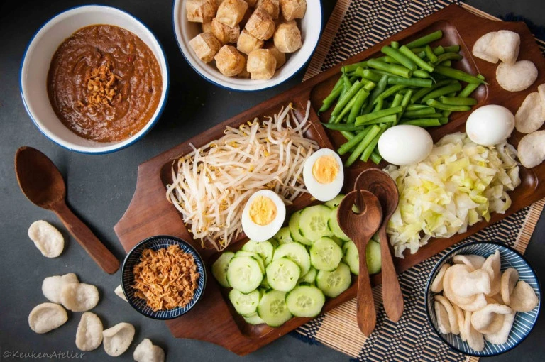Pola Konsumsi Sehat: Memilih Makanan Bergizi Tengah Kesibukan