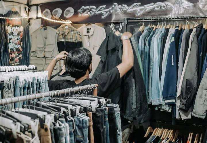 Thrifting Kalangan Anak Muda: Gaya Berpakaian Hemat Dan Unik